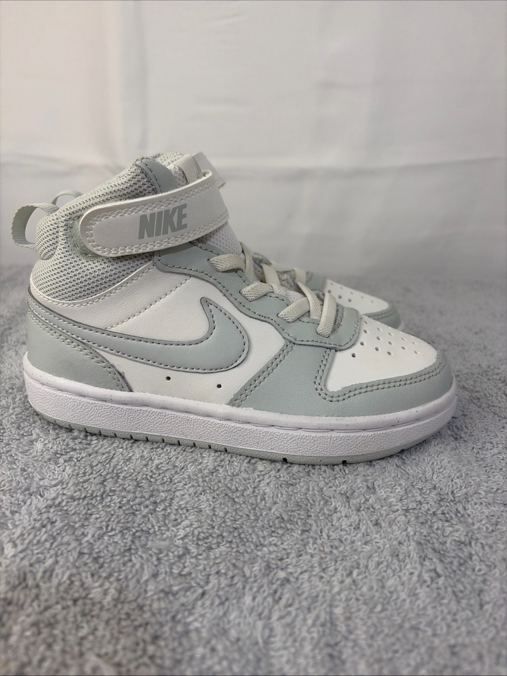 Nike Kids Court Borough Mid 2. Sail/White/Light Silver. CD7783-127. Stk#EC0016